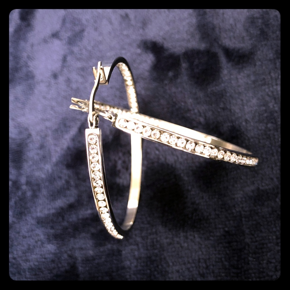 Hoop pierced earrings with crystals.